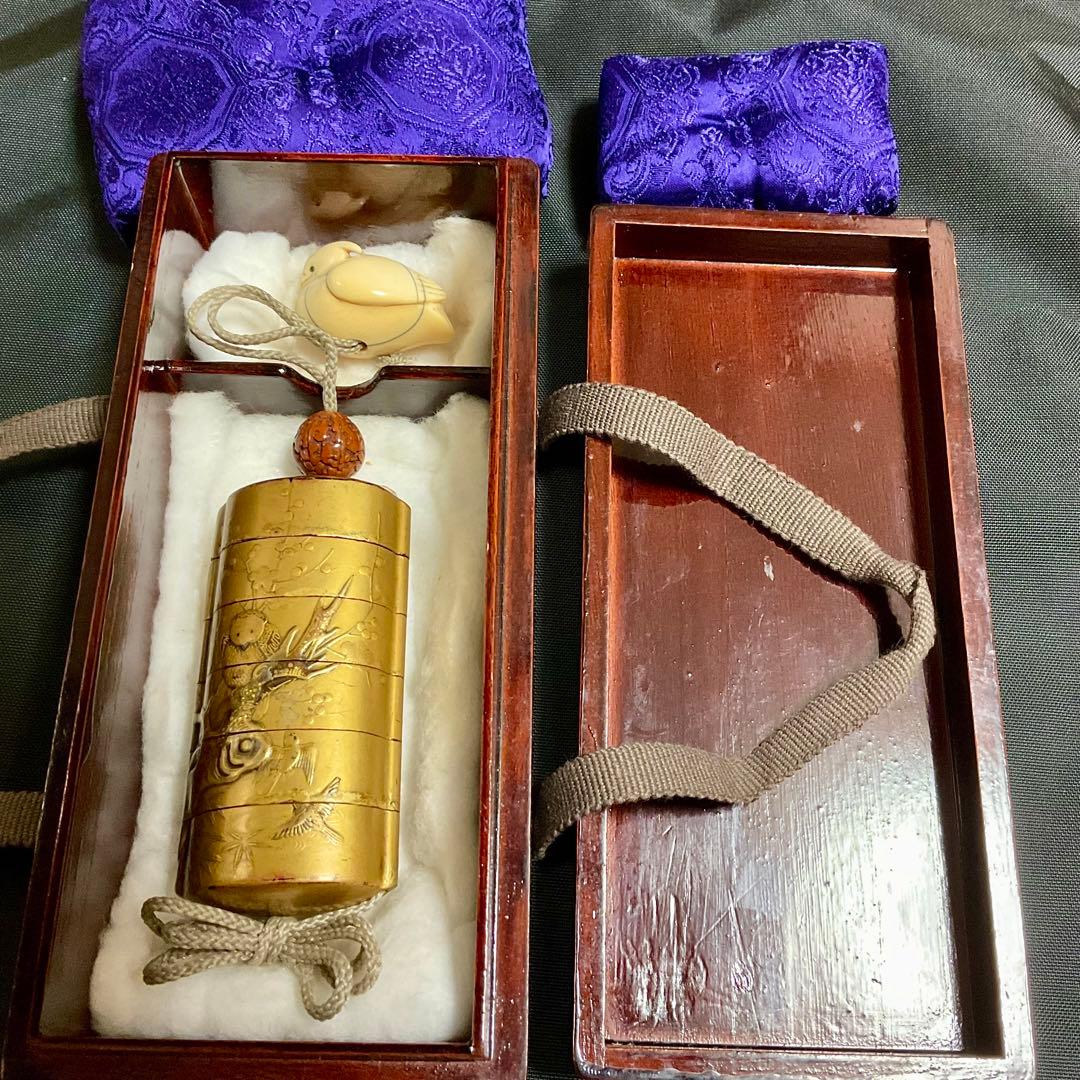 花鳥蒔絵印籠・牙刻鳥根付・箱・座布団付