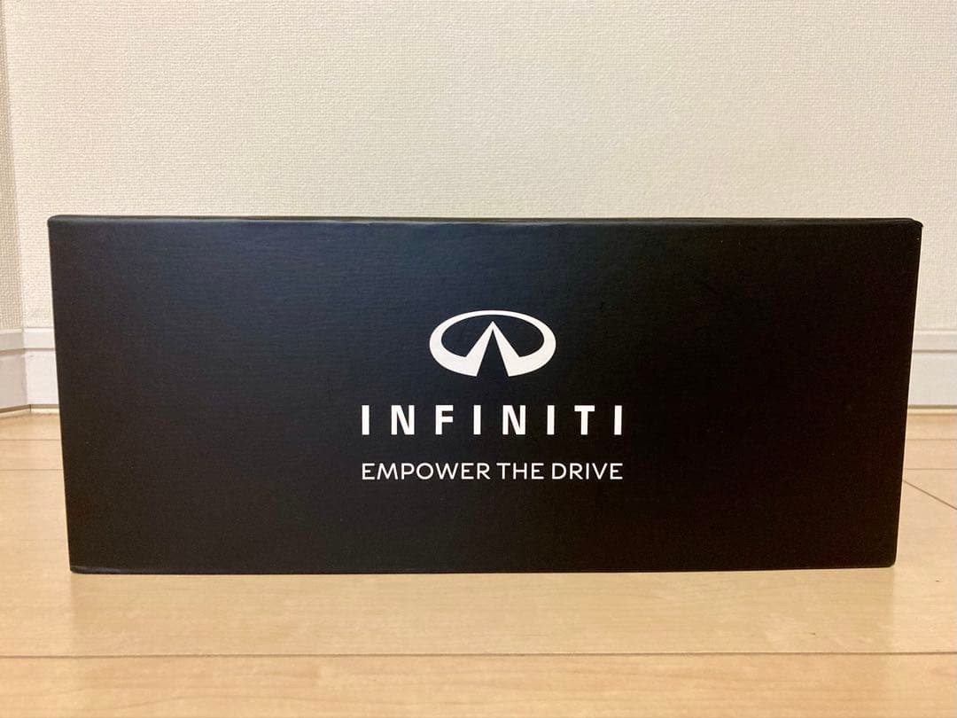 1:18 インフィニティ INFINITY QX50 シルバー　日本非売品