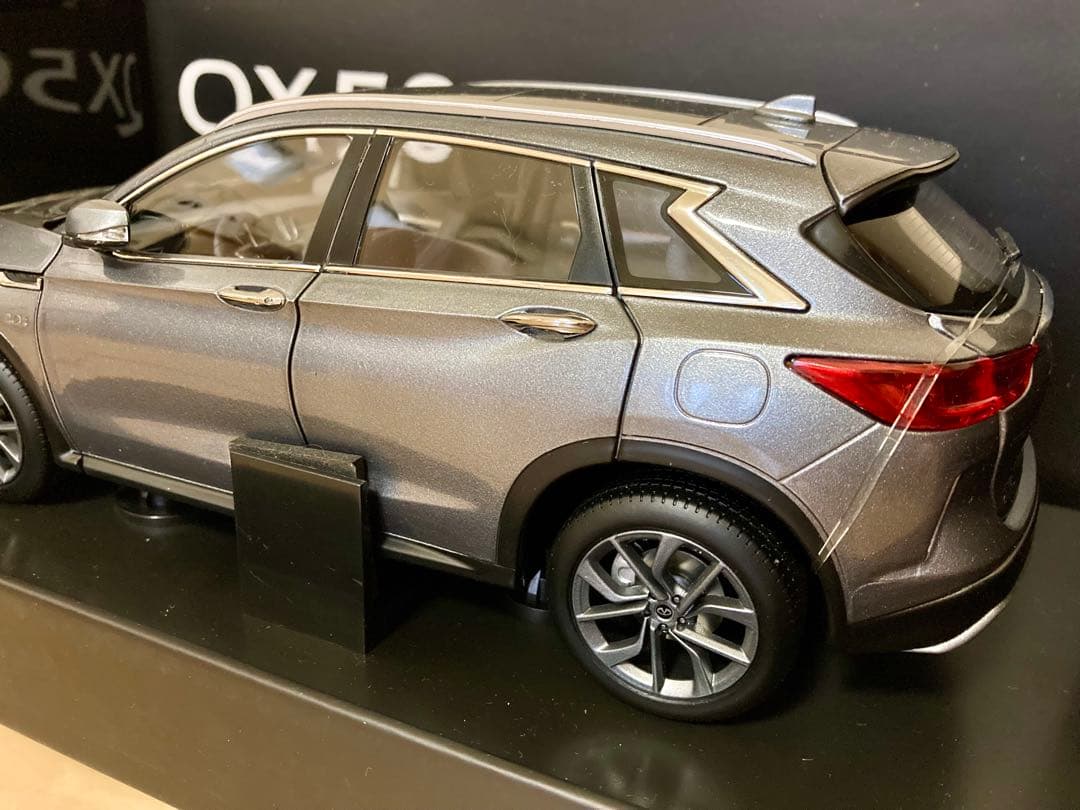 1:18 インフィニティ INFINITY QX50 シルバー　日本非売品
