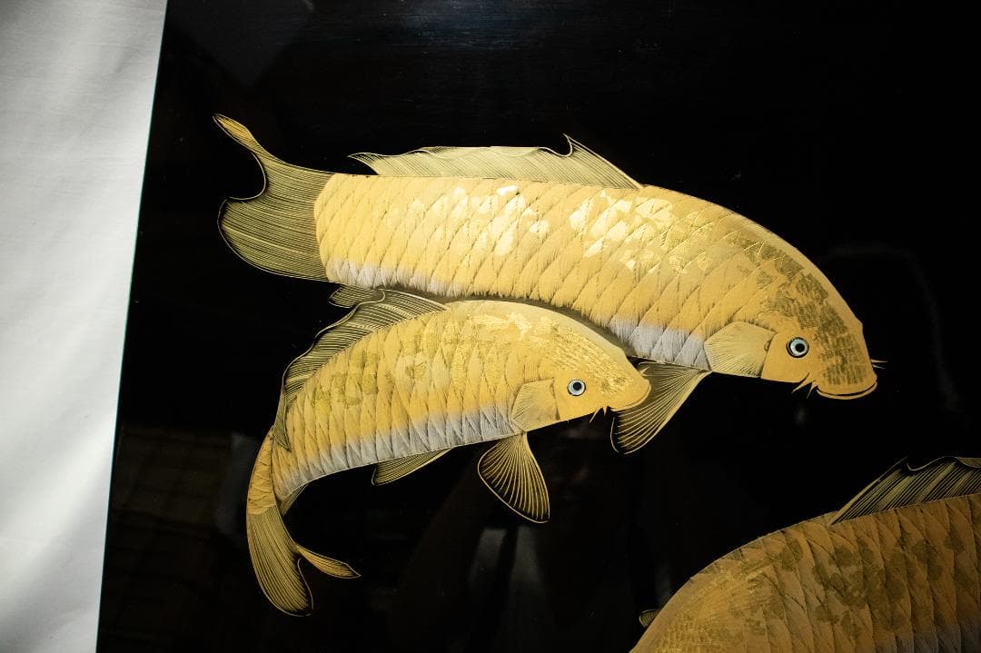 大きな鯉の漆し絵