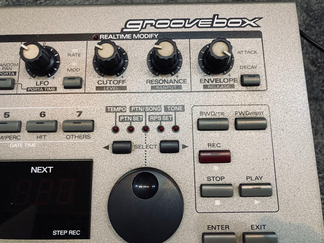 Roland MC-303 groovebox シーケンサー