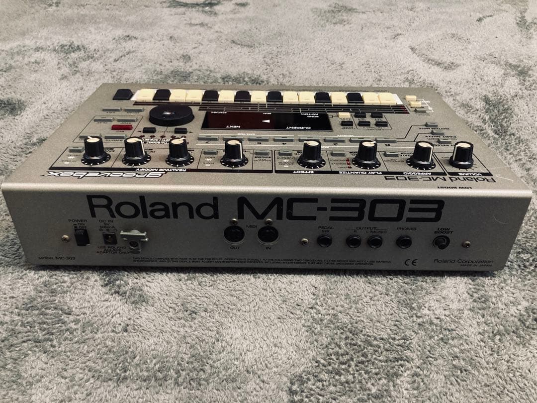 Roland MC-303 groovebox シーケンサー