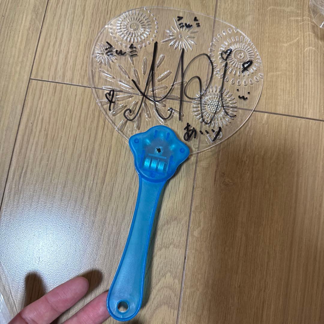 蛭田愛梨　サイン入りライトうちわ　虹コン　虹のコンキスタドール