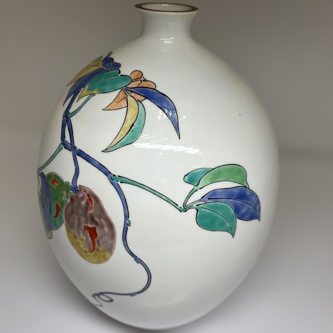 酒井田柿右衛門　濁手本作あけび文花瓶　高さ約25.5㎝ 東Y7-1006☆2F