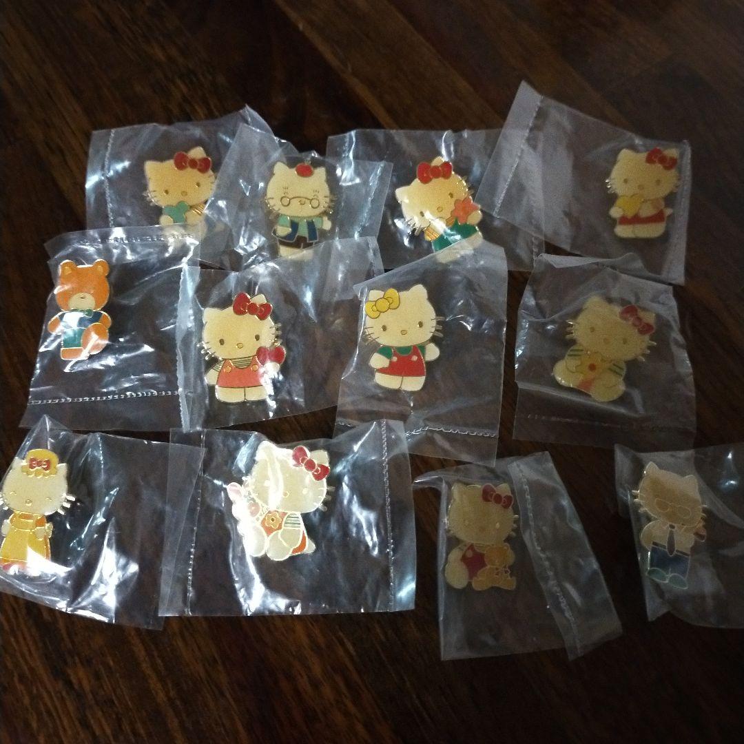 ハローキティ ピンバッジセット 12個