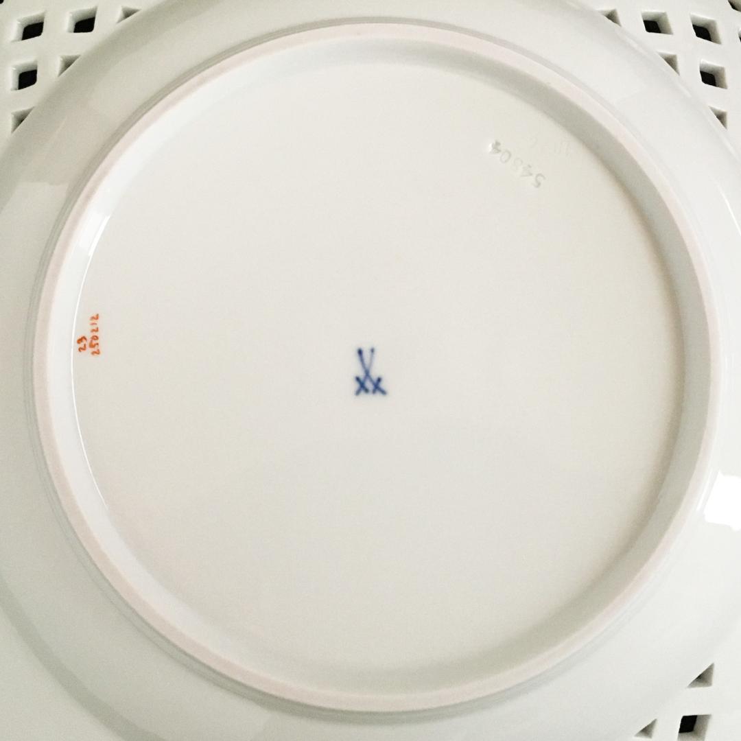 マイセン 金彩 花のブーケと蝶の絵付け 自然主義 透かし絵皿 28.5センチ