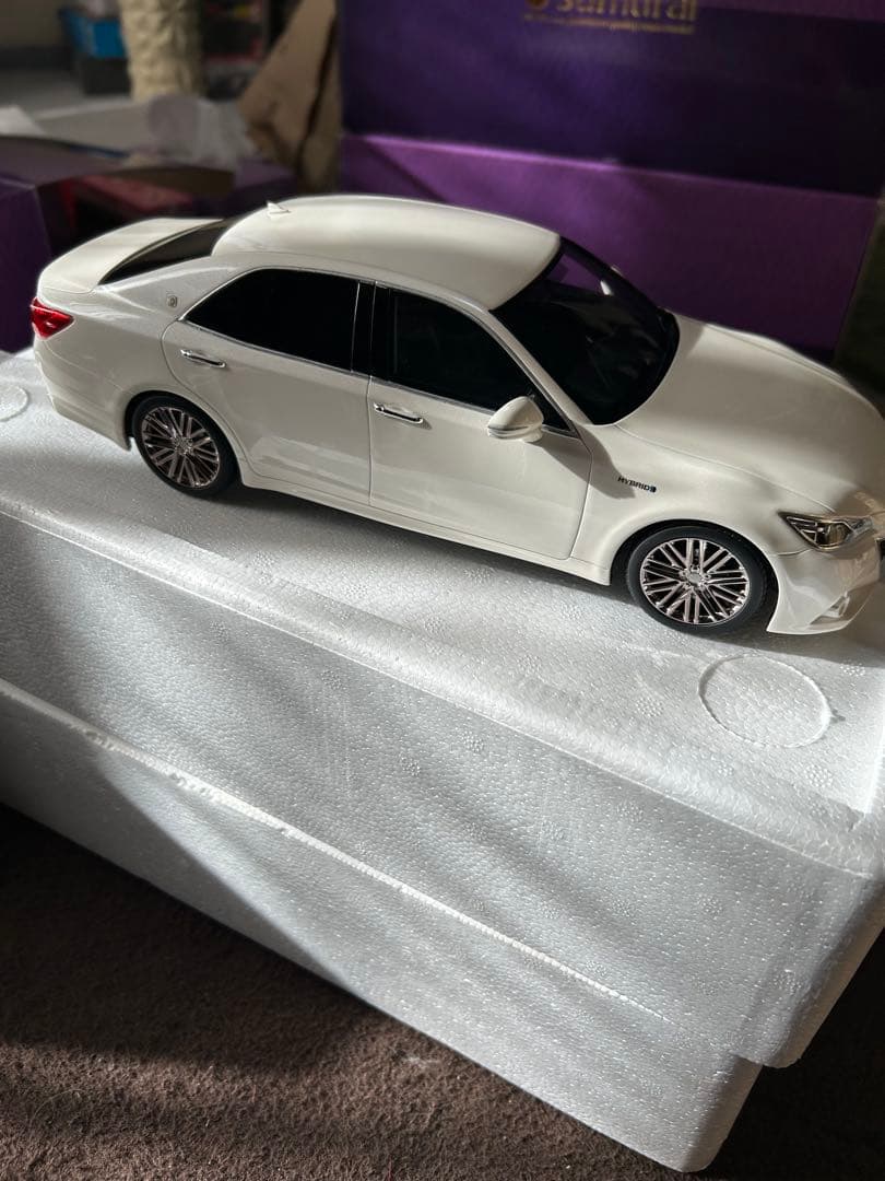 KYOSHO samurai クラウンアスリート G ハイブリッド 1/18×2