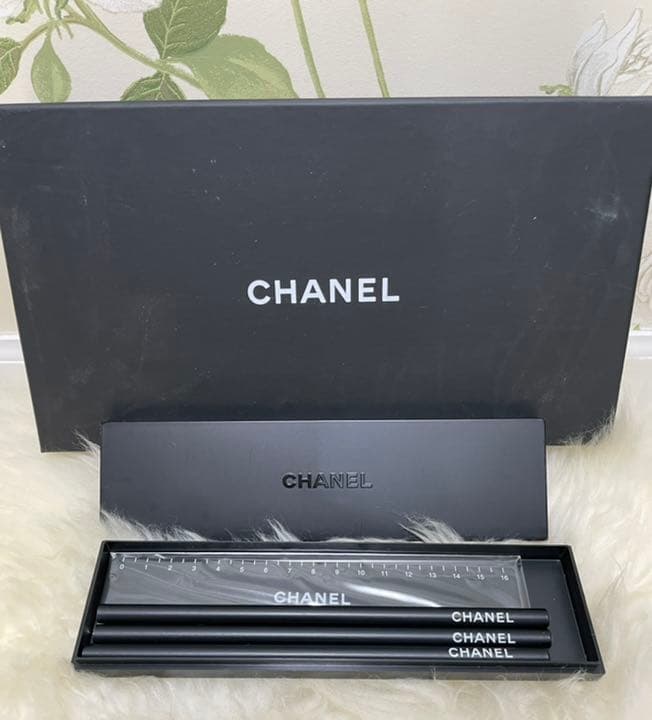 ✨新品✨CHANELロゴ 鉛筆3本 定規 文具5点セット ペンシルケース