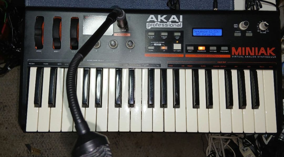 AKAI シンセサイザー MINIAK