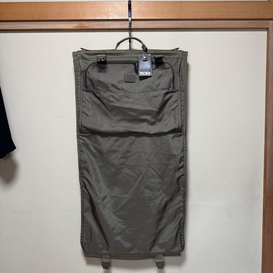 TUMI ガーメントバッグ オリーブグリーン