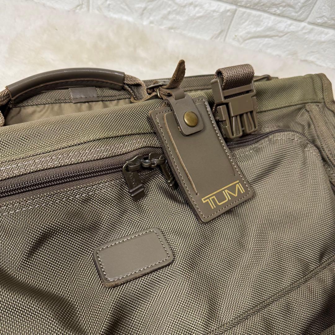 TUMI ガーメントバッグ オリーブグリーン