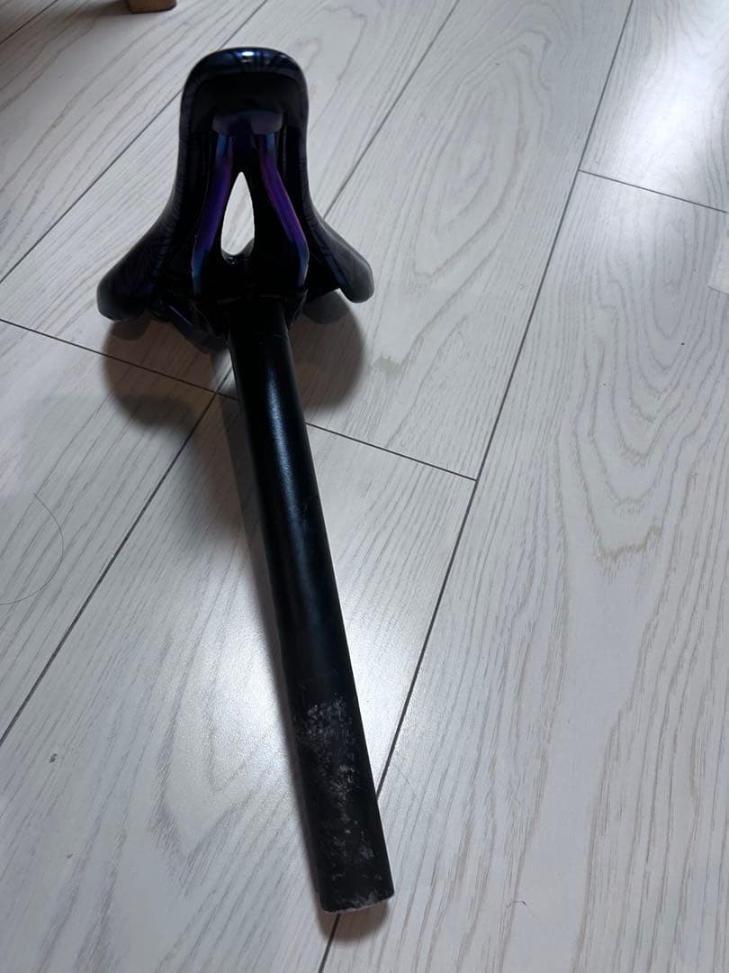 レディースキャノンデールロードバイク サドル黒紫 幾何学模様