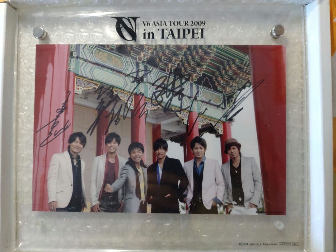 i*o様 V6 ASIA TOUR 2009 直筆サイン入りフォト　台北