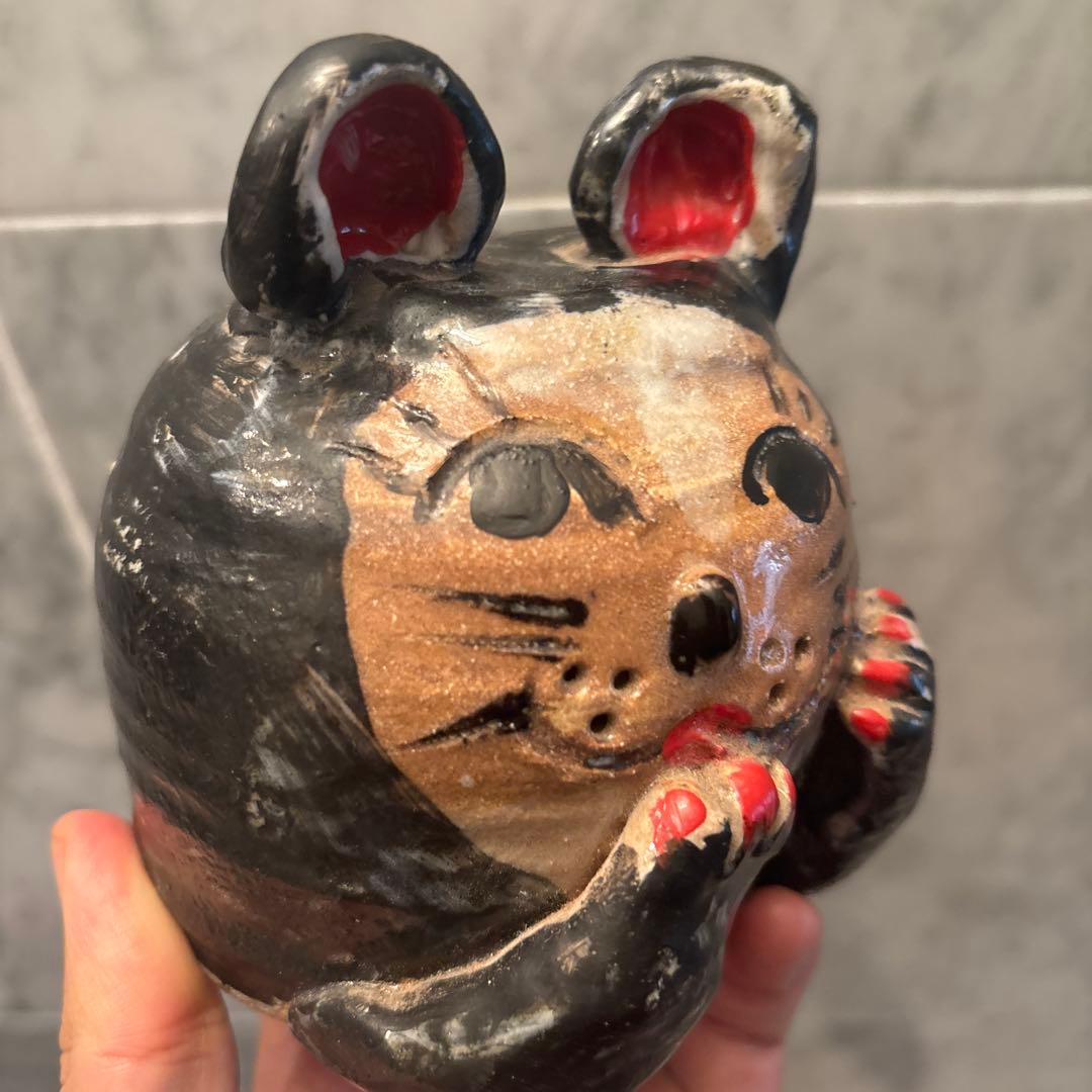 作家さんによるお茶目で可愛らしくとても雰囲気のある猫の陶器