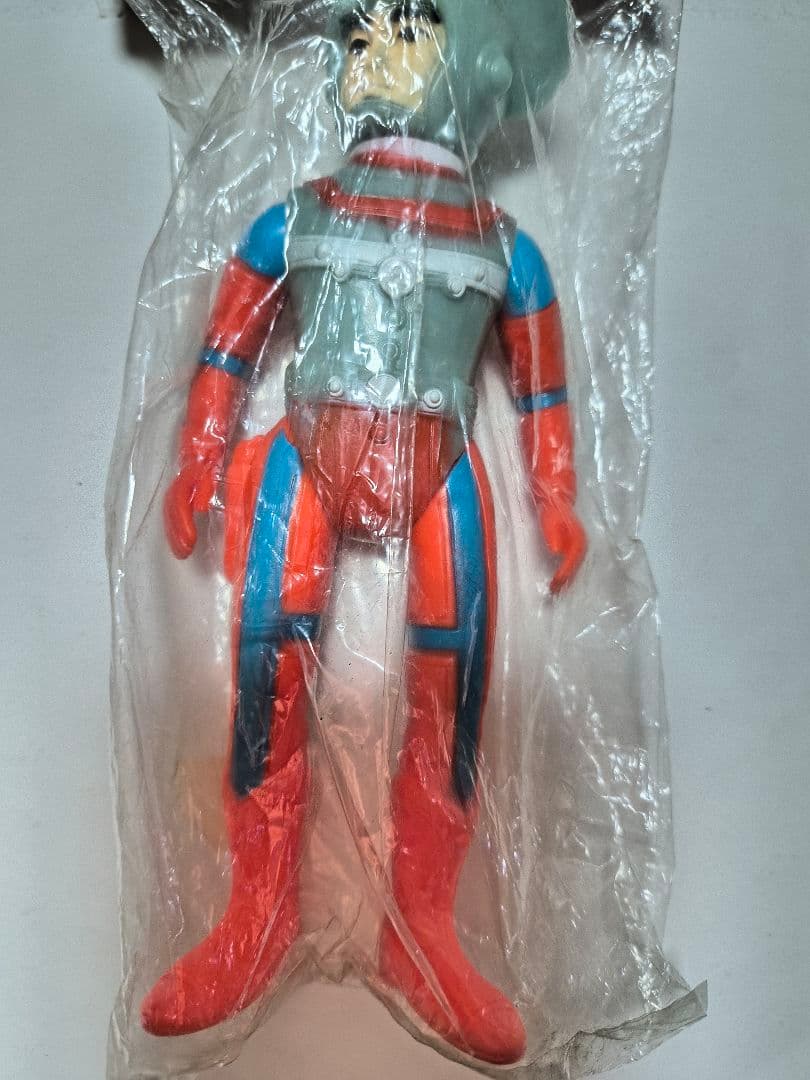 カ*チ様 ウルトラマンタローブルマァクの怪獣シリーズZAT隊員東光太郎役篠田三郎