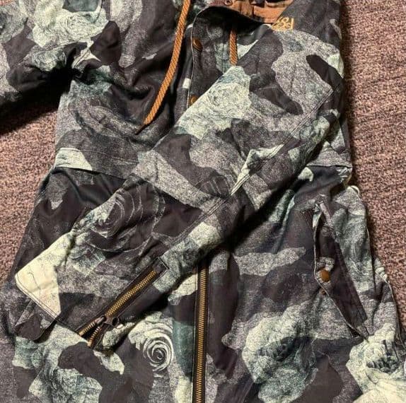 Sサイズ(women's)686sixeightsixスノーボード ジャケット