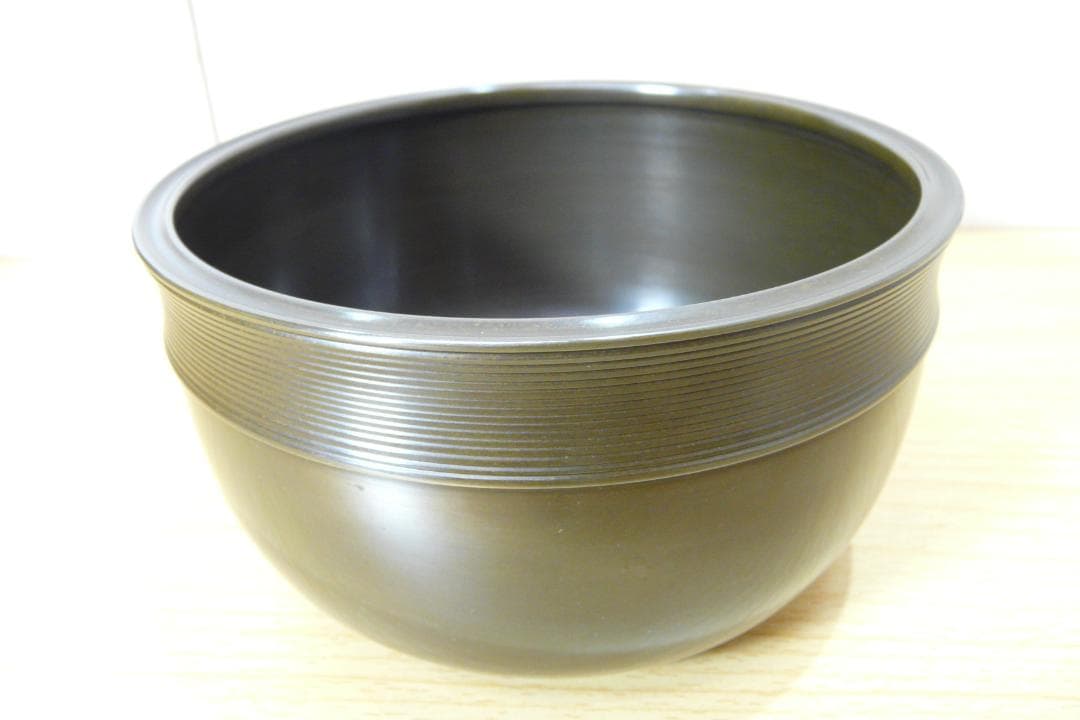 き*た様 京釜師　十五代 大西清右衛門（浄心） 造　唐銅 糸目建水【千家十職】