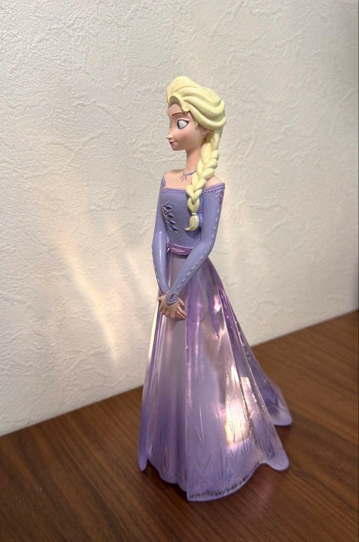ディズニーストア♡アナと雪の女王Ⅱ♡エルサ ナイトドレス LEDライトフィギア