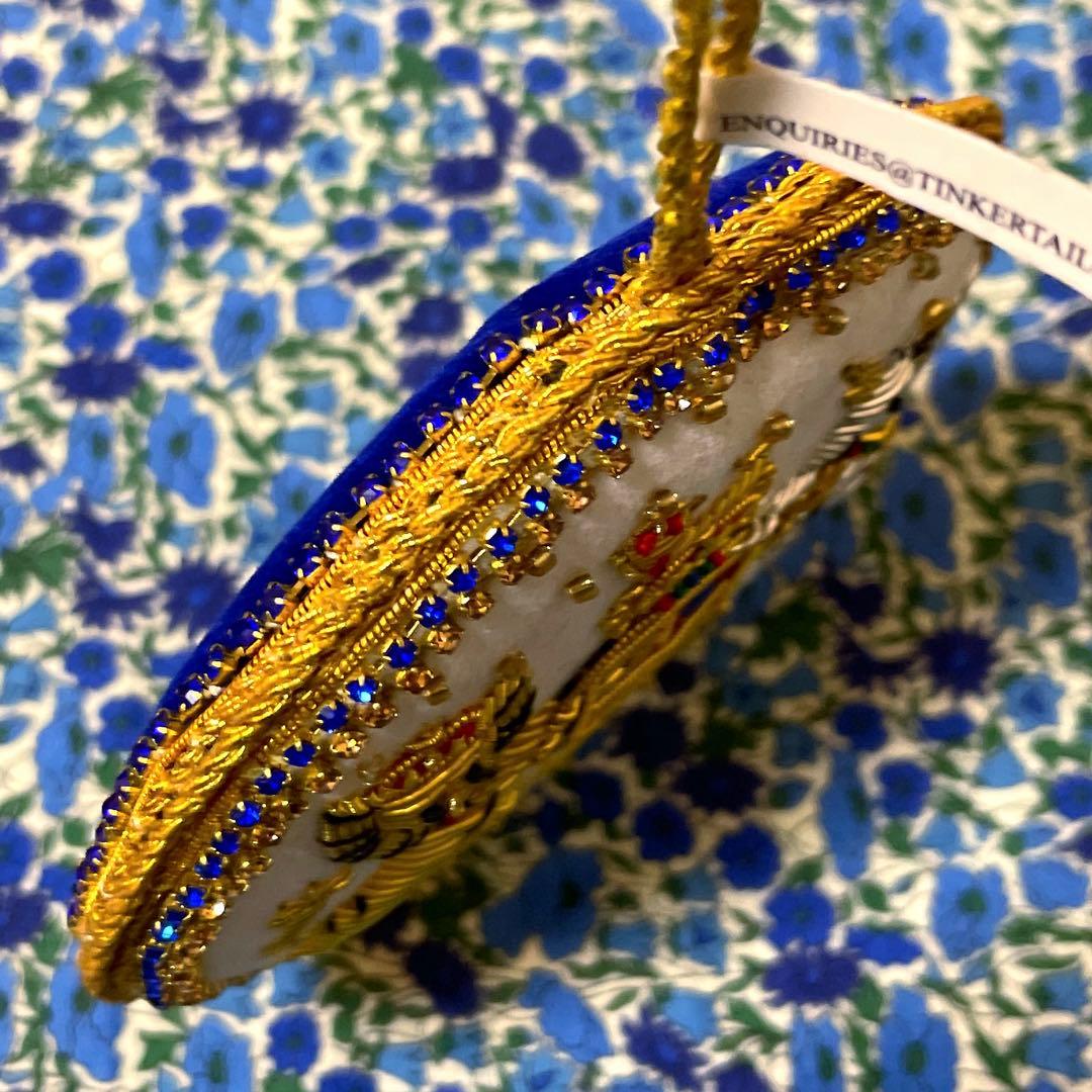 バッキンガム宮殿　チャールズ国王　記念オーナメント　エリザベス女王　ビーズ刺繍