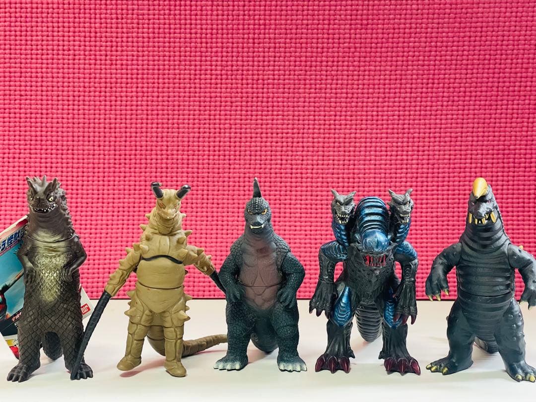 ❁在庫一掃SALE❁ 怪獣シリーズ61体＋おまけ1体付き　ソフビ　まとめ売り