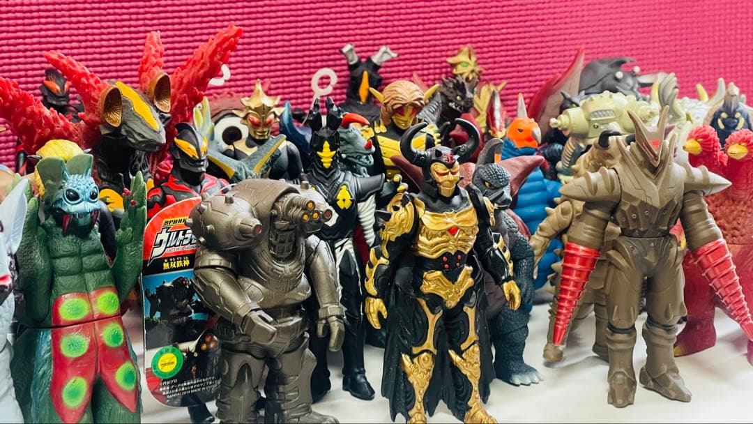 ❁在庫一掃SALE❁ 怪獣シリーズ61体＋おまけ1体付き　ソフビ　まとめ売り