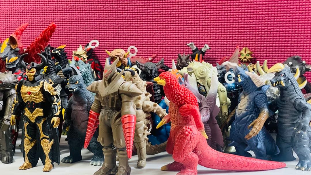 ❁在庫一掃SALE❁ 怪獣シリーズ61体＋おまけ1体付き　ソフビ　まとめ売り