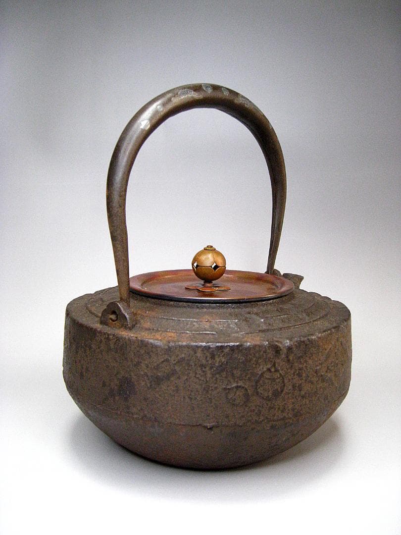 #北野宗三郎 #独楽形 #鉄瓶 #取手銀象嵌 #共箱 #彫刻 茶注 #水注 小振