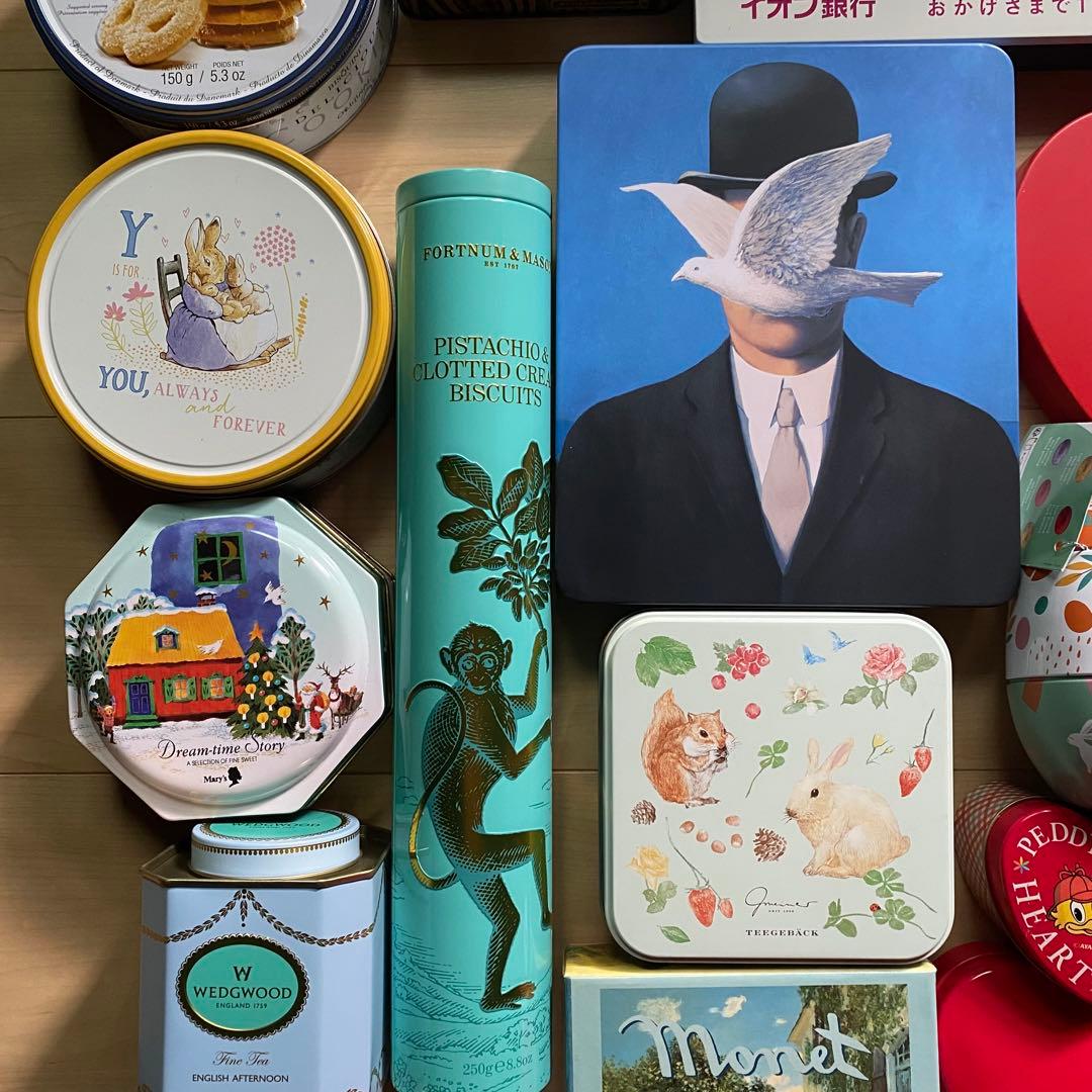 お菓子の空き缶23個まとめ売り