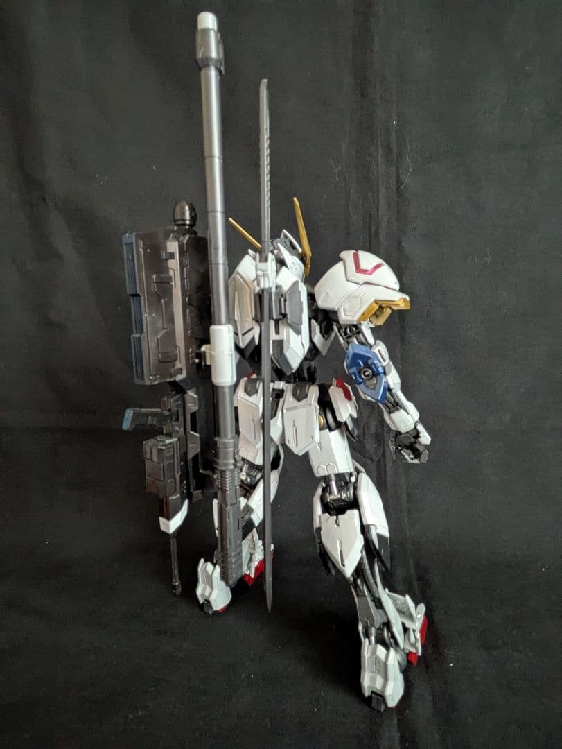 MG 1/100 ガンダムバルバトス[チタニウムフィニッシュ] 完成品ガンプラ