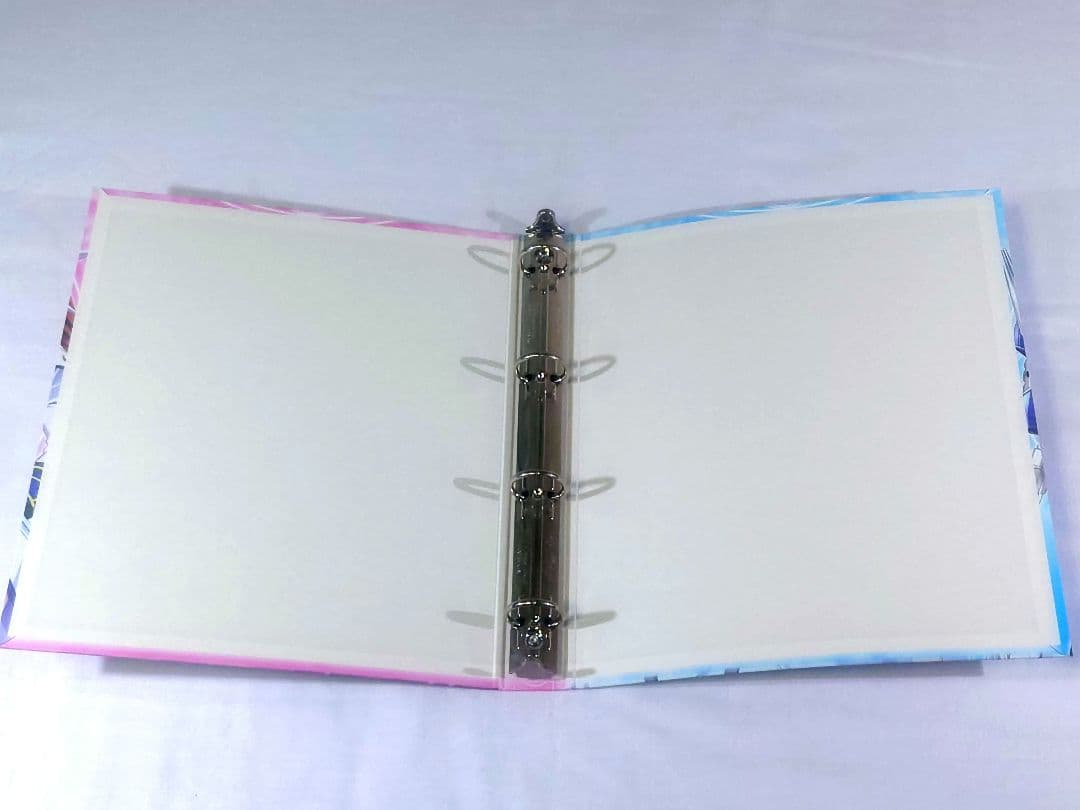 魔法少女リリカルなのはStrikerS、トレカ225枚&バインダー。