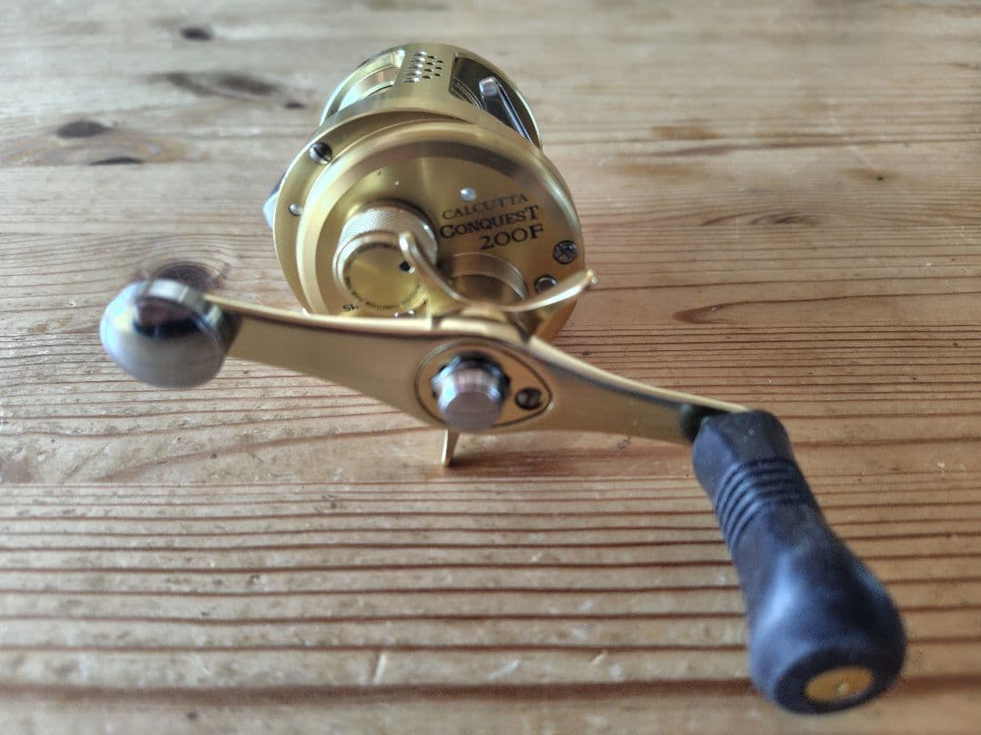シマノSHIMANO カルカッタコンクエスト200f 右巻き