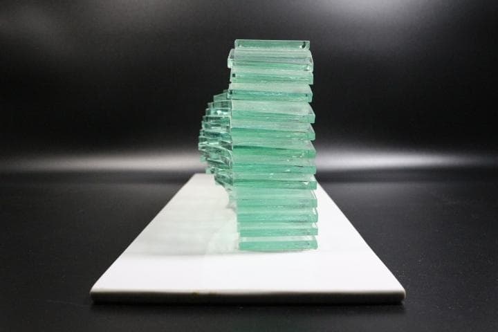 A show of hands William McCoy ガラス オブジェ