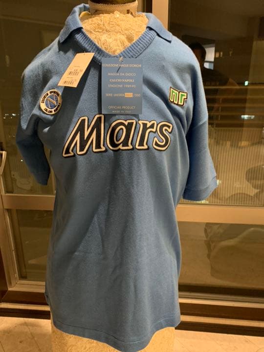 ディエゴマラドーナ在籍中のナポリのユニホーム復刻版
