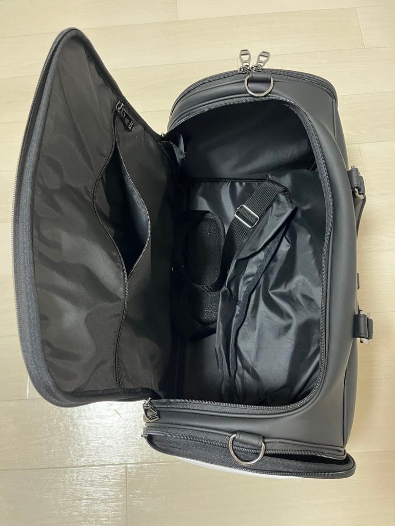 Srixon ダッフルバッグ ブラック/ホワイト　ボストンバック