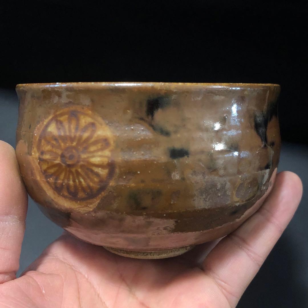 究極の古美術◾️蔵からかなり雰囲気のある黒茶の抹茶茶碗が出て来ました。茶道具、