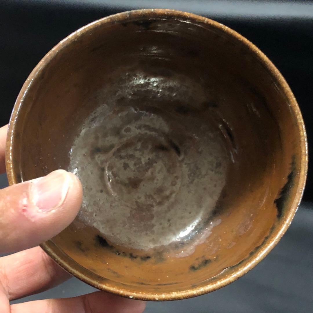 究極の古美術◾️蔵からかなり雰囲気のある黒茶の抹茶茶碗が出て来ました。茶道具、
