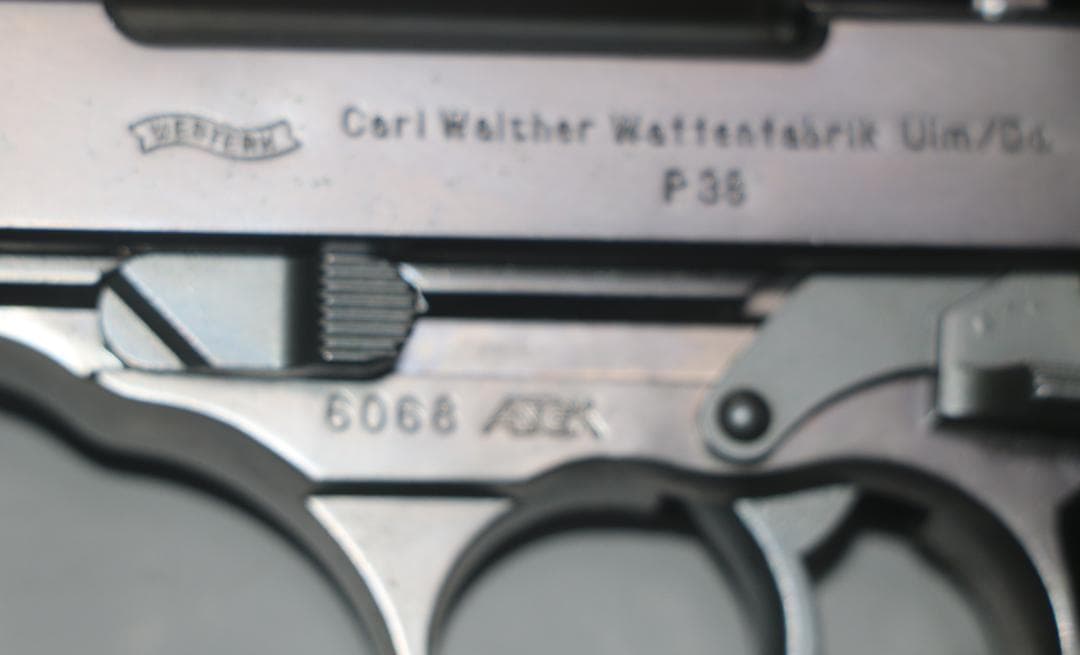 ウェスタンアームズ製ABS樹脂ガスガン　ワルサーＰ３８短バレル銀　ASGK合法品