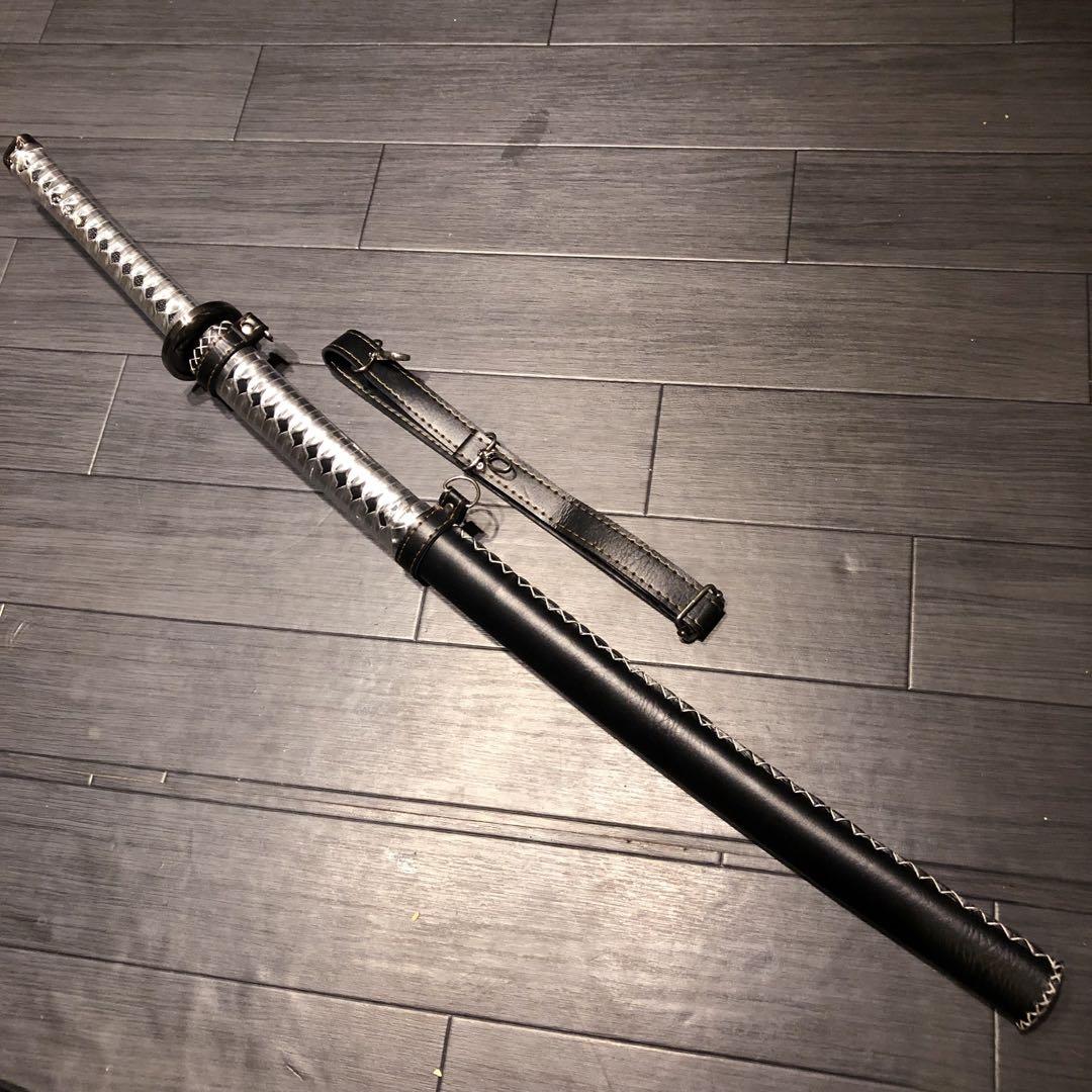 希少品　高級模造刀　ローズウッド　木刀　鞘付き木刀　拵え　高級居合刀　銀拵え