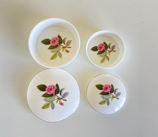 ウエッジウッド ハザウェイローズ 蓋付き小物れ 大 小 ２個セット