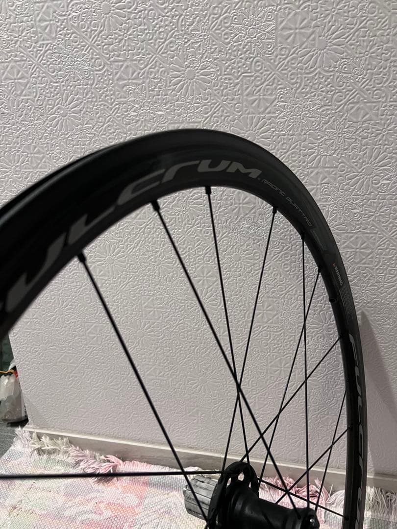 レーシングクアトロカーボン　クリンチャー，リムブレーキ，シマノフリー