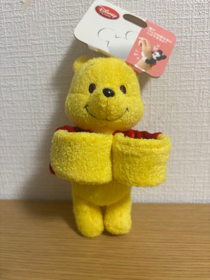 激レア　プーさん ハグ　腕巻き ぬいぐるみ　キーチェーン ディズニーストア