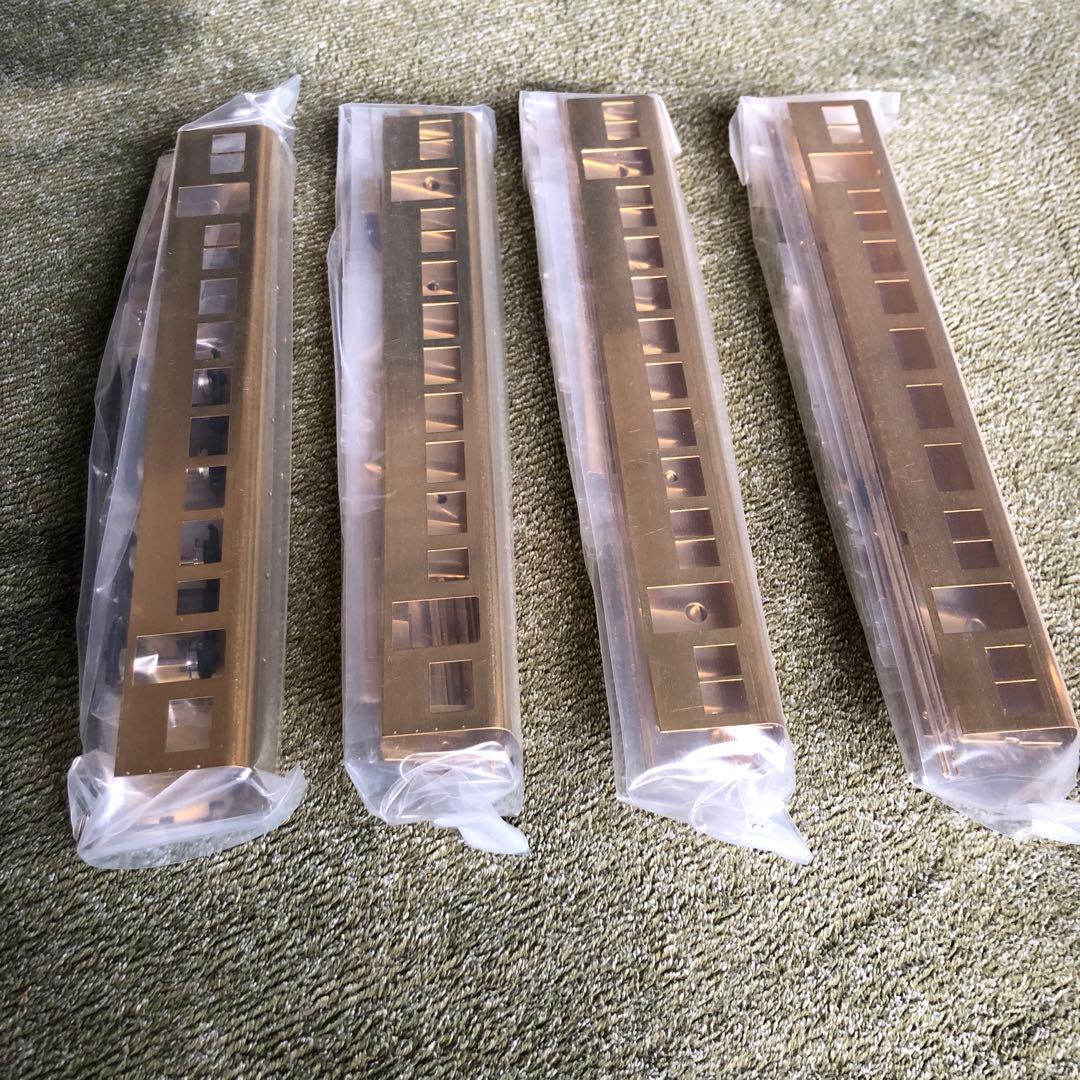 谷川製作所　国鉄モハ43系合の子、半流線型車体バラキット。4両セット、台車付き。