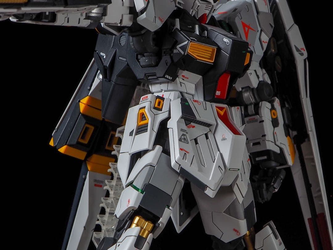 mg νガンダム　ver.ka 全塗装　完成品 筋彫り　マスキング　発光など