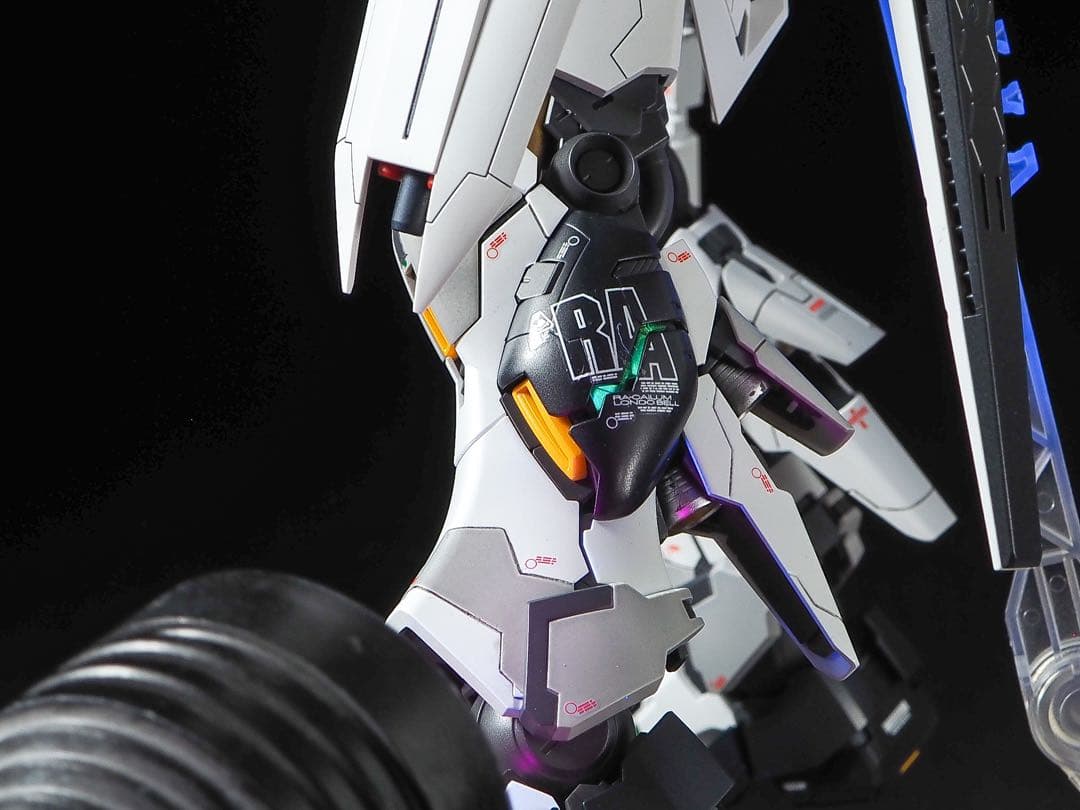 mg νガンダム　ver.ka 全塗装　完成品 筋彫り　マスキング　発光など