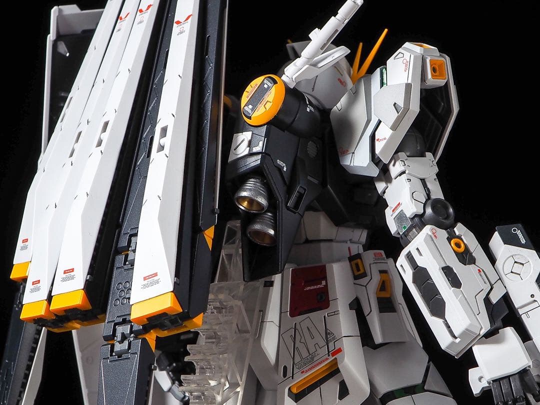 mg νガンダム　ver.ka 全塗装　完成品 筋彫り　マスキング　発光など