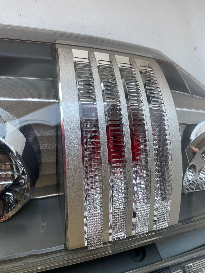 トヨタ 純正 ヴォクシー 70系 後期 ZRR70W テールランプ　左右セット