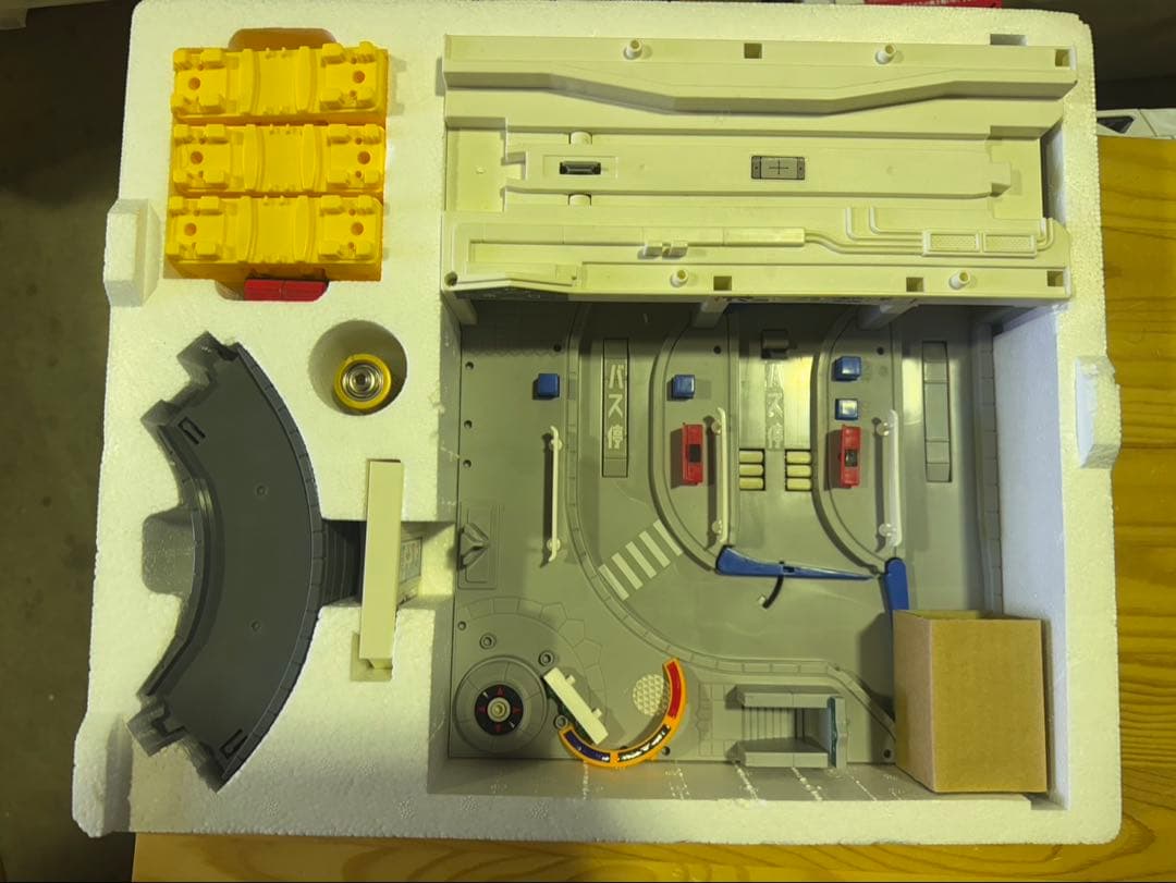 s1711 未使用 トミカプラレールワールド　ニュータウン駅セット