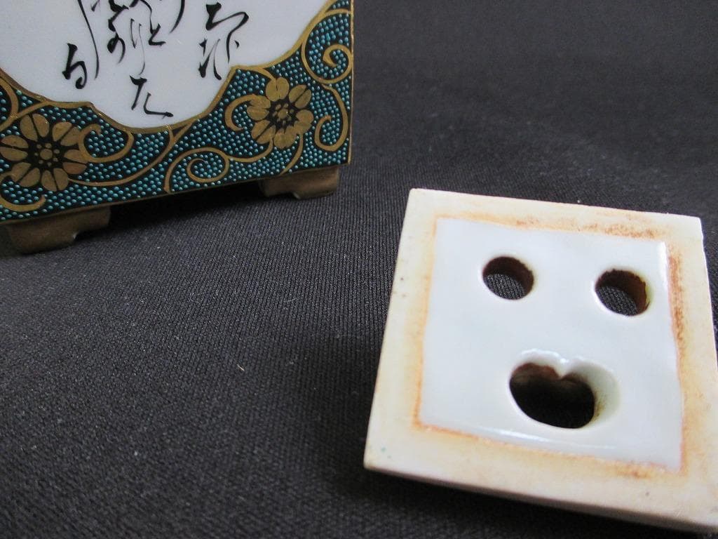 九谷焼　良山造　細密細字 古今和歌集　本金彩　青粒　鉄仙　唐草文　香炉　香合