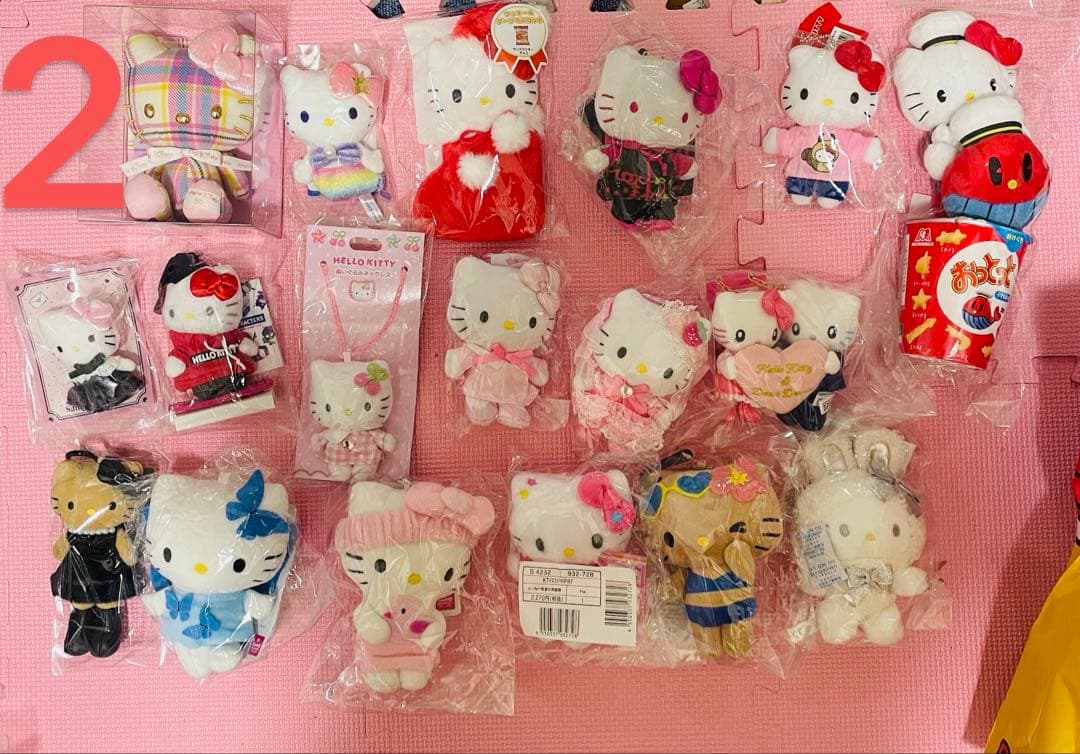サンリオハローキティマスコットまとめ売り103個？