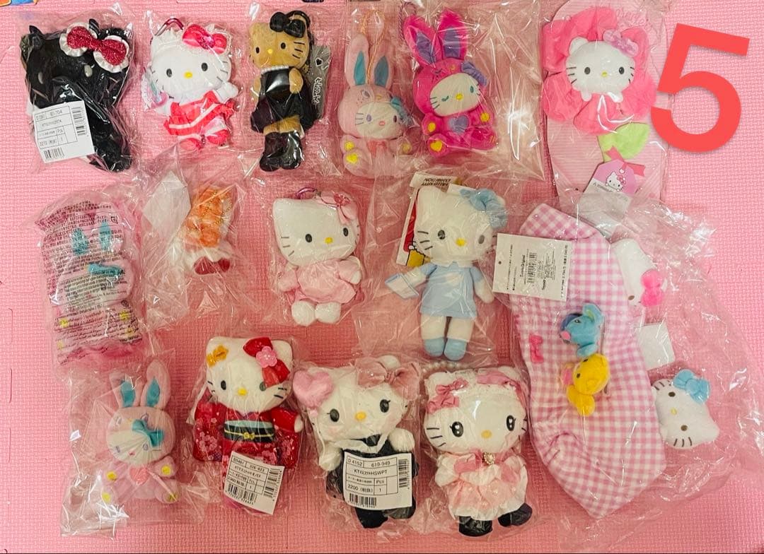 サンリオハローキティマスコットまとめ売り103個？